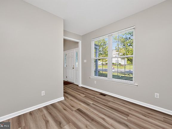 5th image of 1045 Fallbrook Ln