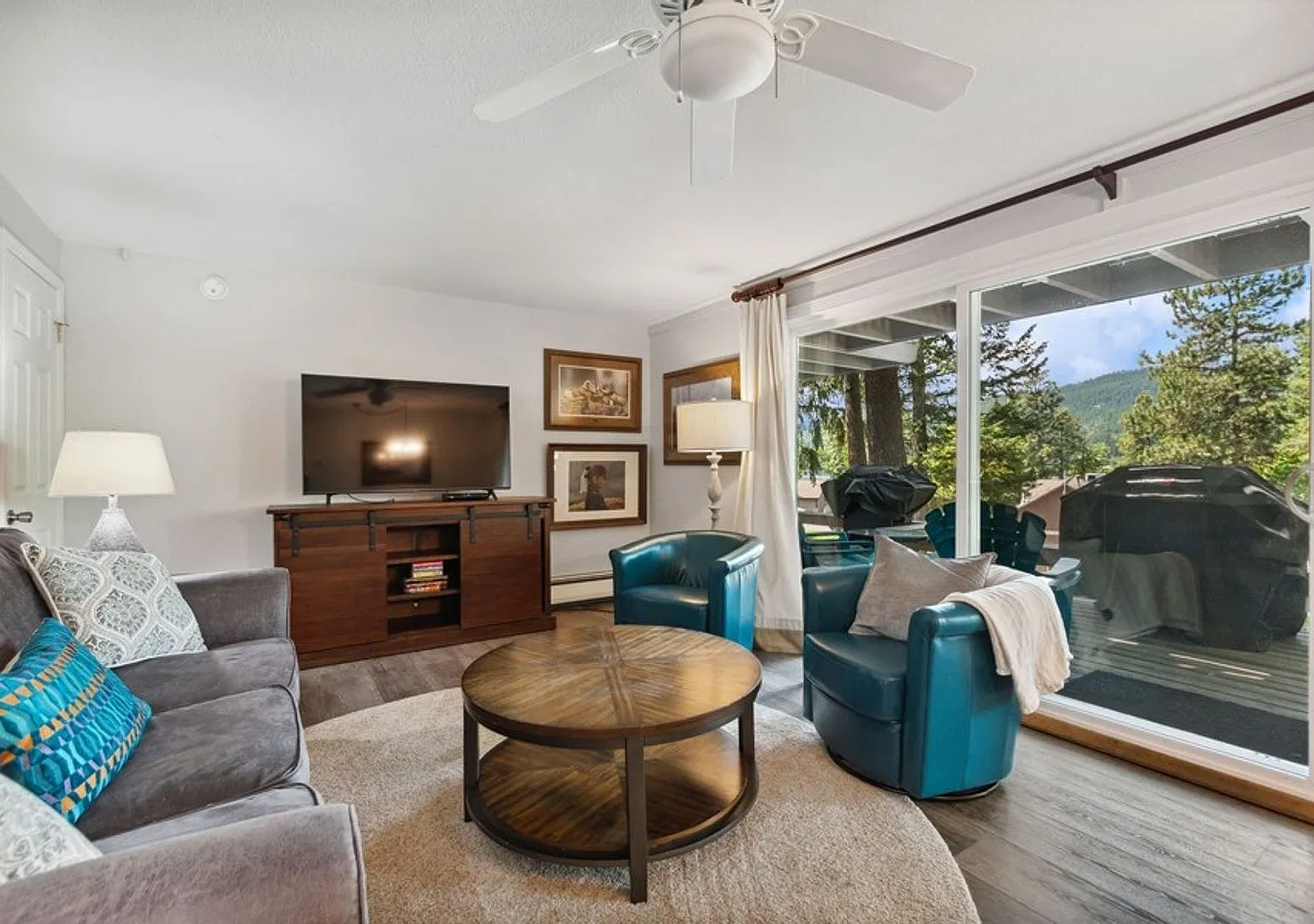 300 Bay Point Dr — Photo 2