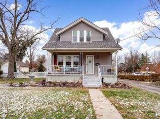 332 E Sharon Rd, Cincinnati, OH 45246