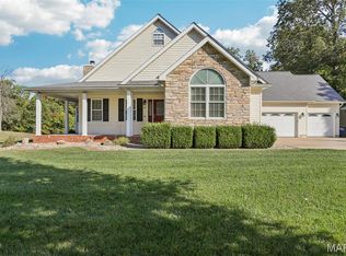 17 Weeks Ln, Litchfield, IL 62056