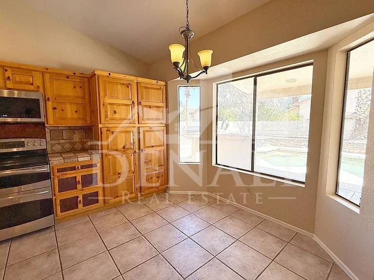 1211 E Drake Dr — Photo 12