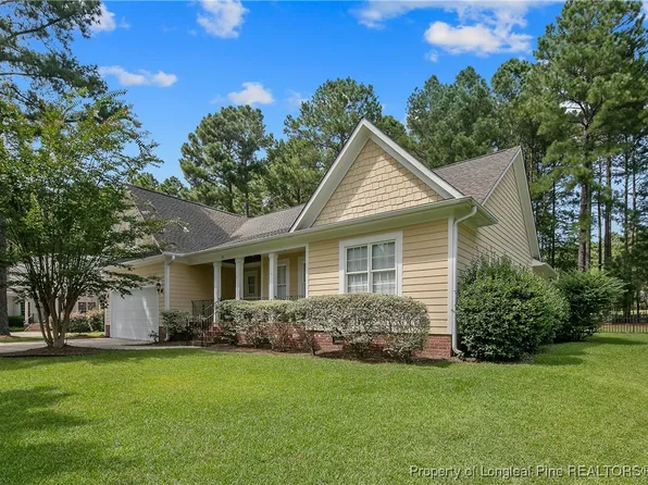 21 Rolling Pines Dr, Spring Lake, NC 28390