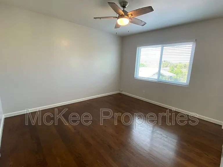 4334.5 Van Dyke Ave — Photo 8
