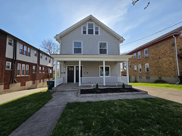 810 Pedretti Ave — Photo 3