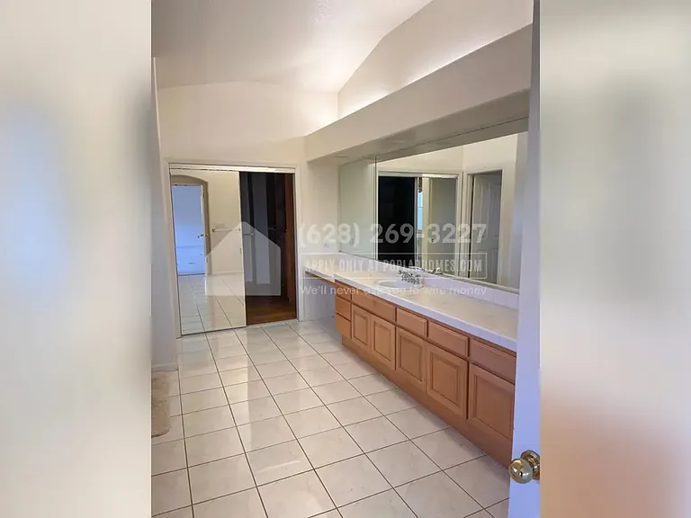 48905 Crestview Cmn — Photo 3