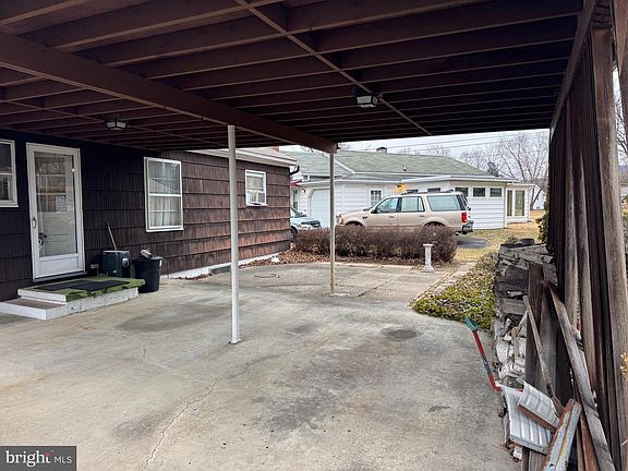 5th image of 102 Lincoln Dr