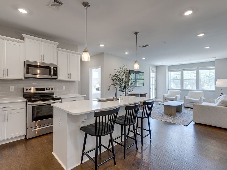 1st image of 6000 Shadow Green Dr #6204