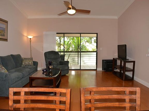 4th image of 400 Carriage House Ln APT 204