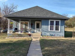 106 College St, Kerrville, TX 78025