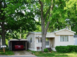 4 Flagler Dr #4, Olmsted Falls, OH 44138