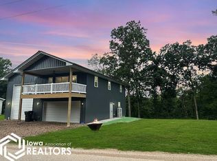 1215-1214 E Ridge Dr, Brooklyn, IA 52211