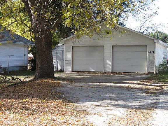 2nd image of 807 Melrose Ct