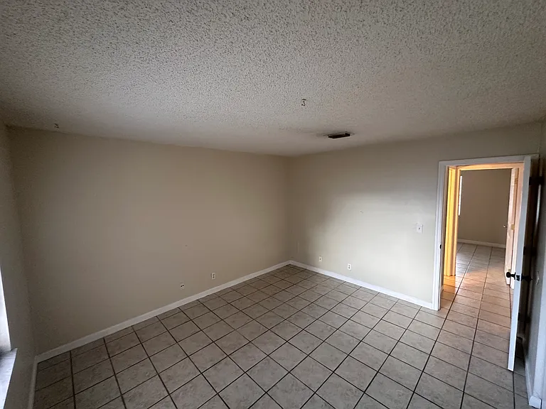 721 SW Gardens Blvd — Photo 5