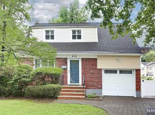 212 Grant Ave, Cresskill, NJ 07626