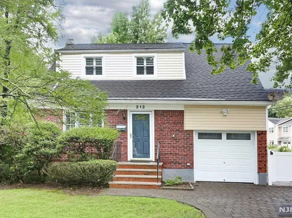 212 Grant Ave, Cresskill, NJ 07626