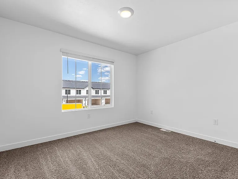 1907 E 640 N — Photo 13