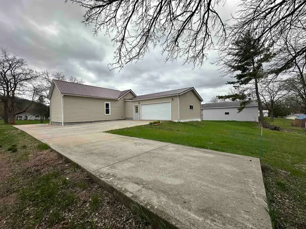 515 E Oak St, Boscobel, WI 53805