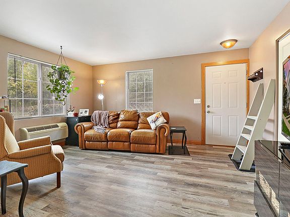 5th image of 909 Silverstone Dr #909