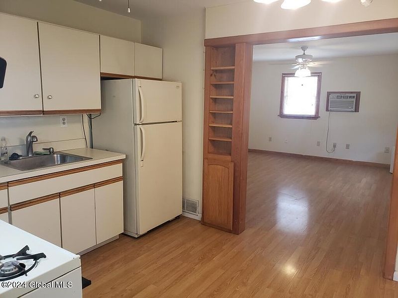 4th image of 15 Crestline Drive