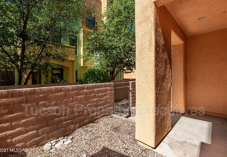 2442 E Emerald Moon Dr #1 — Photo 31