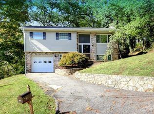 115 Brentwood Rd, Nitro, WV 25143