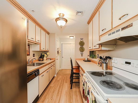 4th image of 20 Ledgewood Hills Dr APT 107