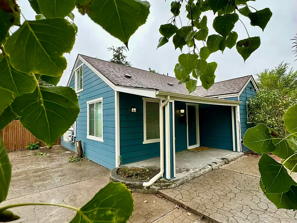 1990 Xenia St