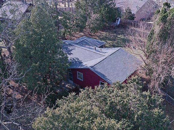 3rd image of 1320 Highwood Dr NW