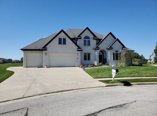 600 Saint Annes Ct, Bowling Green, OH 43402