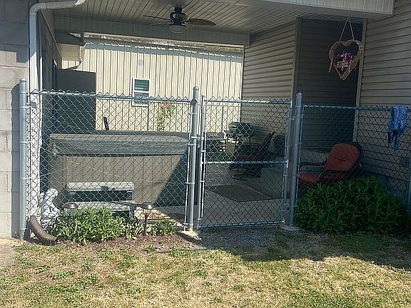 5th image of 14601 Oakwood St