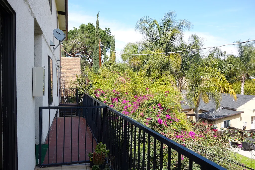 3 bed, 2.5 bath, 1300 sqft, $3,295 — Photo 2