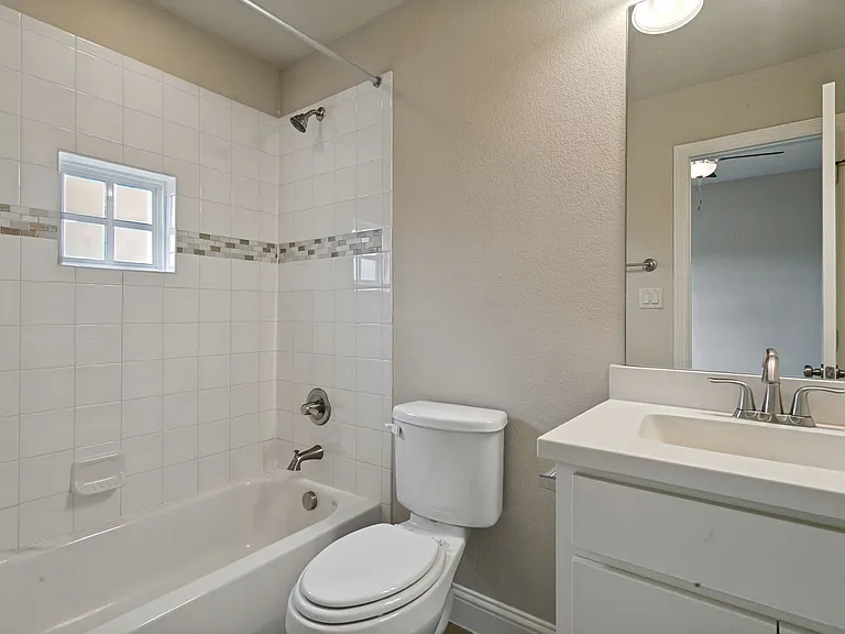 766 E Main St — Photo 11