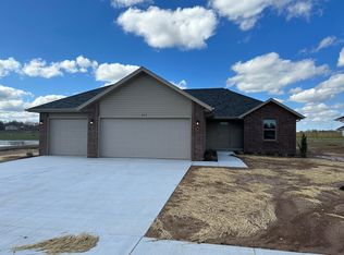 415 E Melton Rd, Ozark, MO 65721