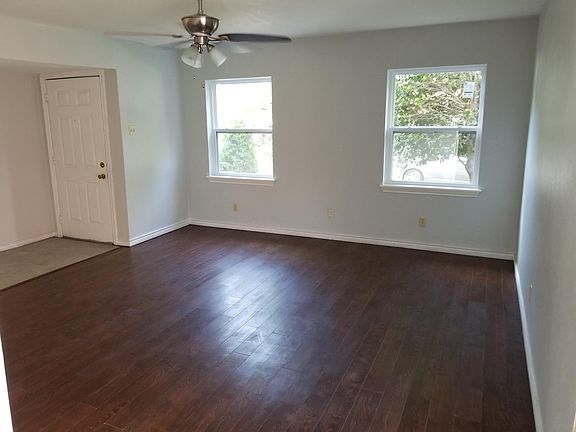 4th image of 904 Shenandoah Dr