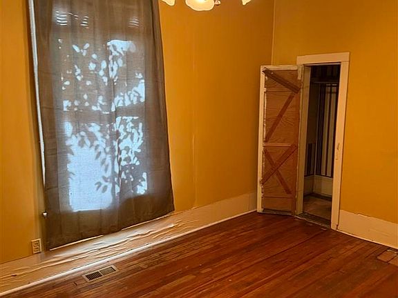 3rd image of 516 E Pine St