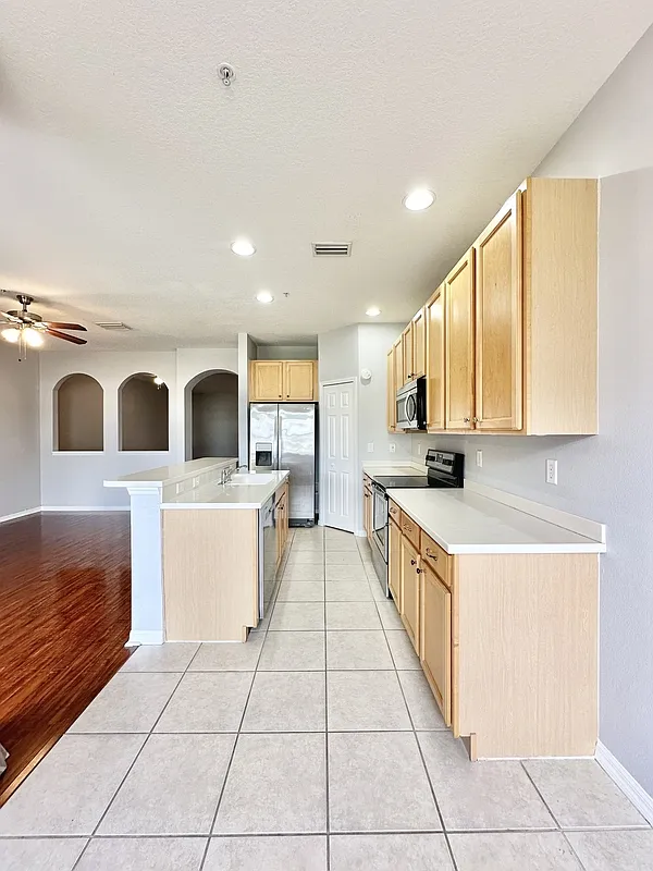 3 bed, 2.5 bath, 1776 sqft, $2,195 — Photo 4