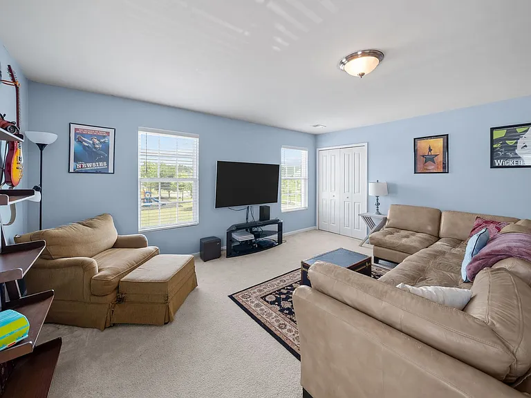 415 Valdez Ct — Photo 25