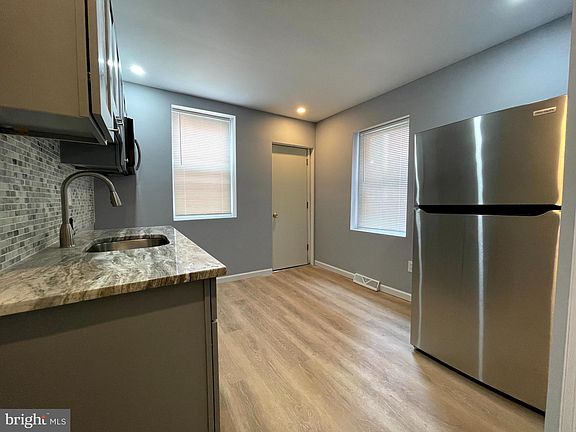 5th image of 5748 N Beechwood St