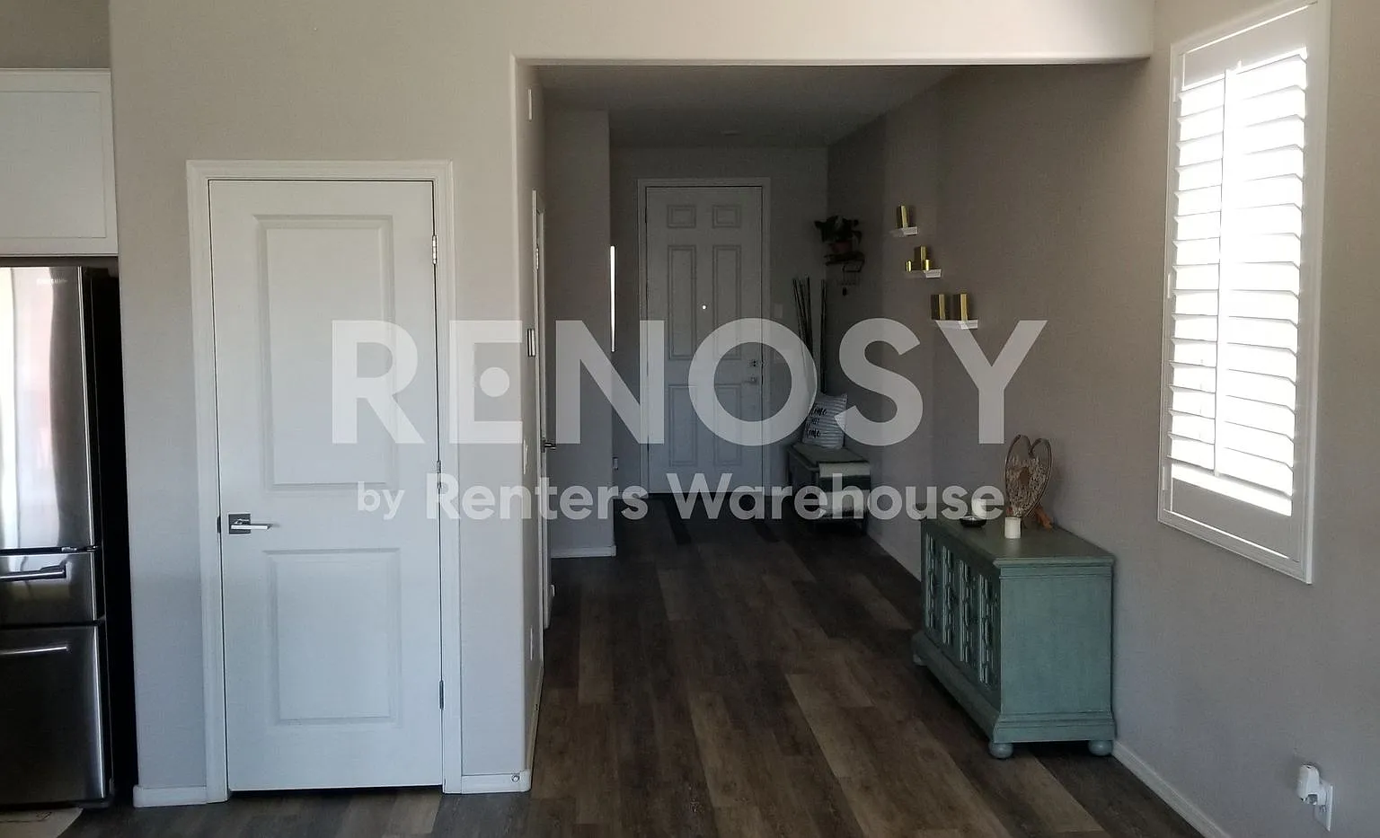 Ideal 4 Br 2 Ba 2 Car Garage Home in Gated Community Near Southern and S 16th St in Phoenix — Photo 4