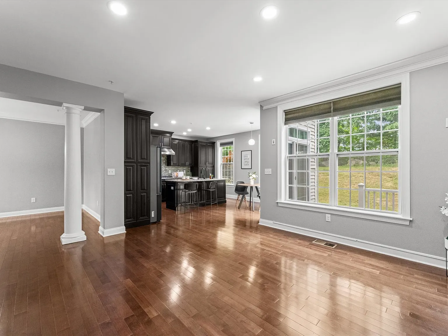 3 bed, 2677 sqft, $4,300 — Photo 2