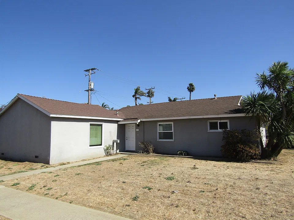 1101 E Peach Ave