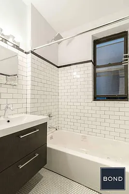 Rented by Bond New York | media 25