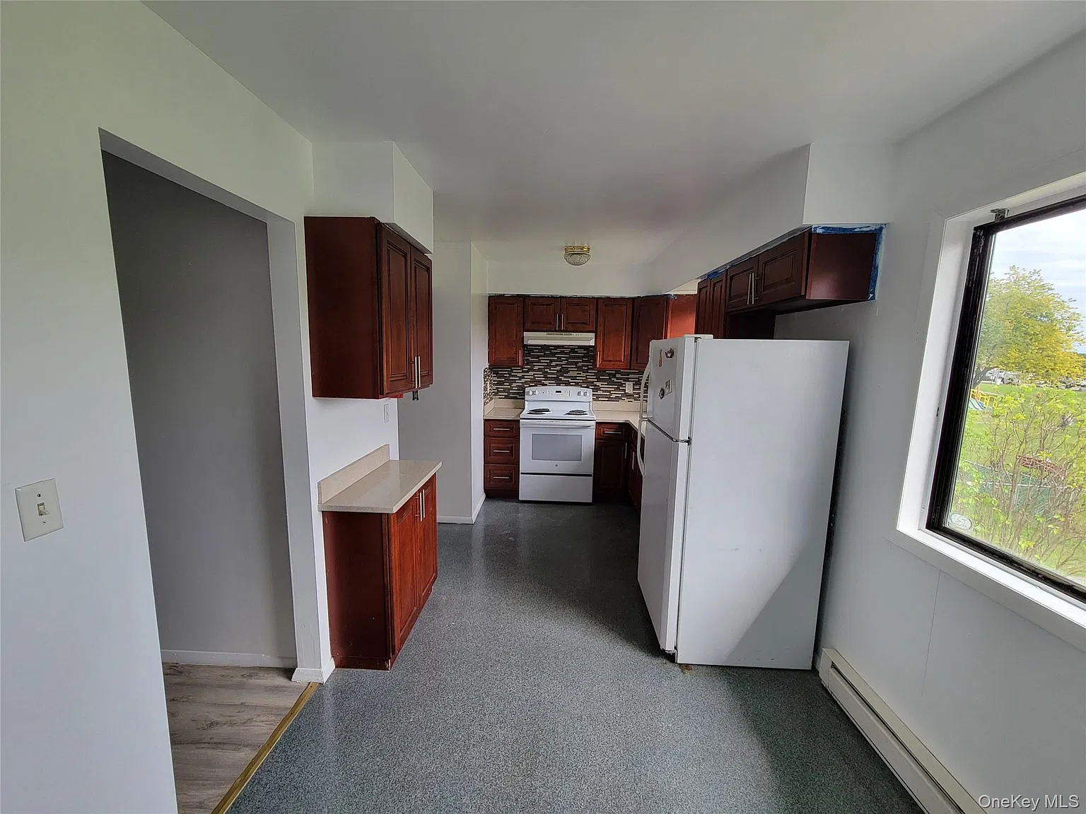 3 bed, 1.5 bath, 1700 sqft, $2,100 — Photo 4