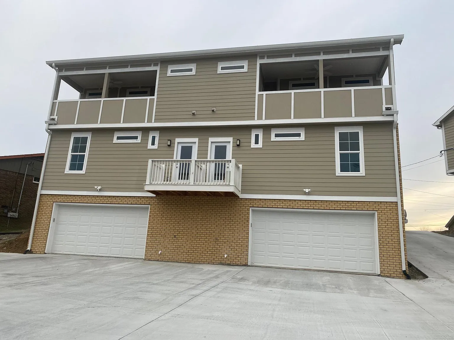 1108 Forest Ridge Way — Photo 2
