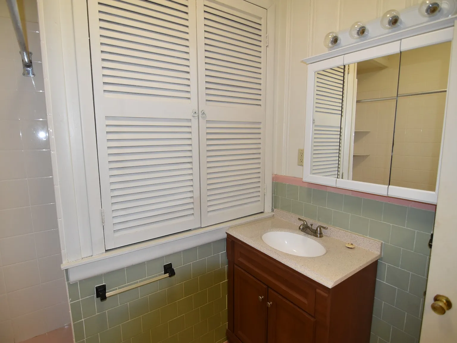 1 bed, 1.0 bath, $2,200 — Photo 2