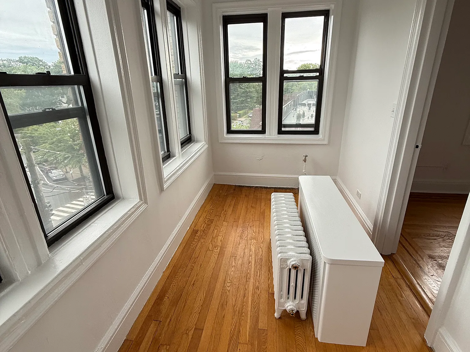 3 bed, $5,300 — Photo 2