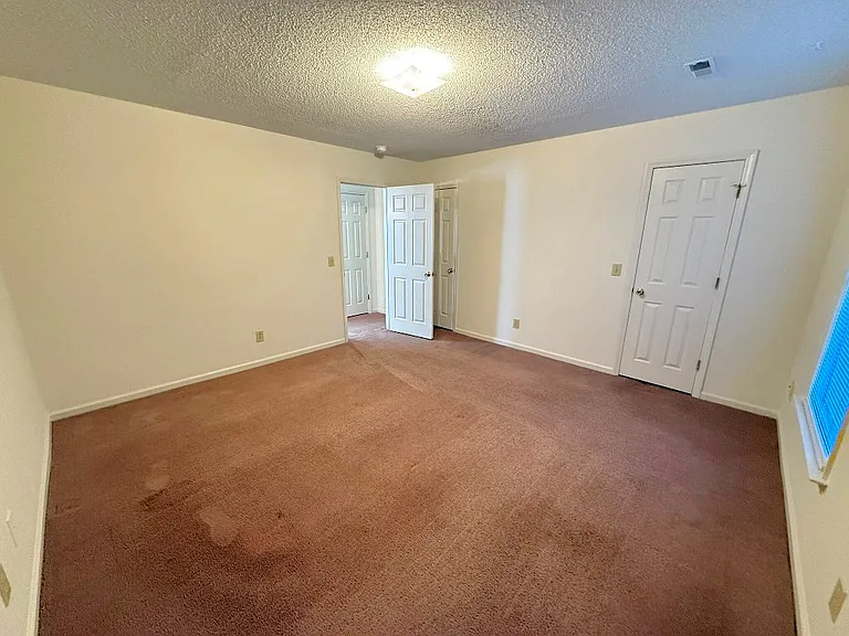 104 W Victoria Ct #F — Photo 24