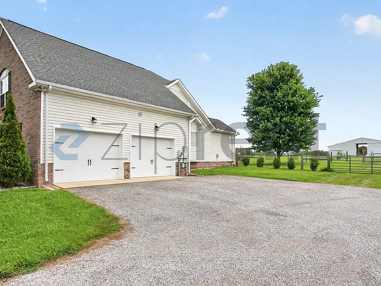 720 Rock Springs Rd — Photo 4