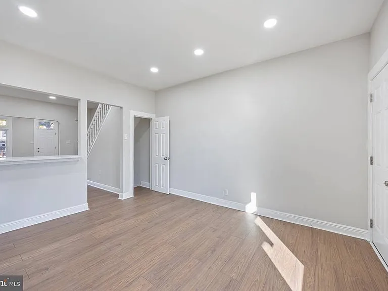 117 Collins Ave S — Photo 11