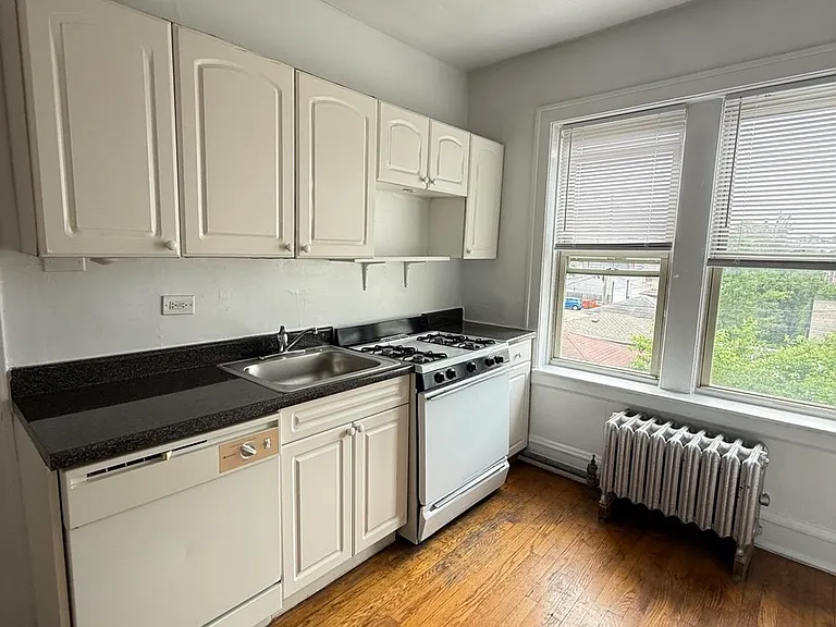 2859 W Berteau Ave #2B — Photo 1